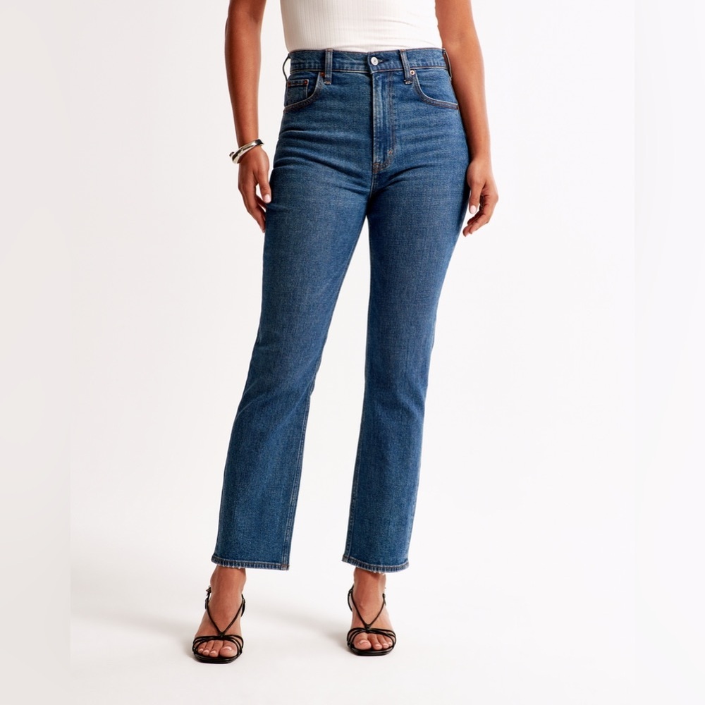 Abercrombie & Fitch High-Rise Cropped Straight Jeans in Medium Blue